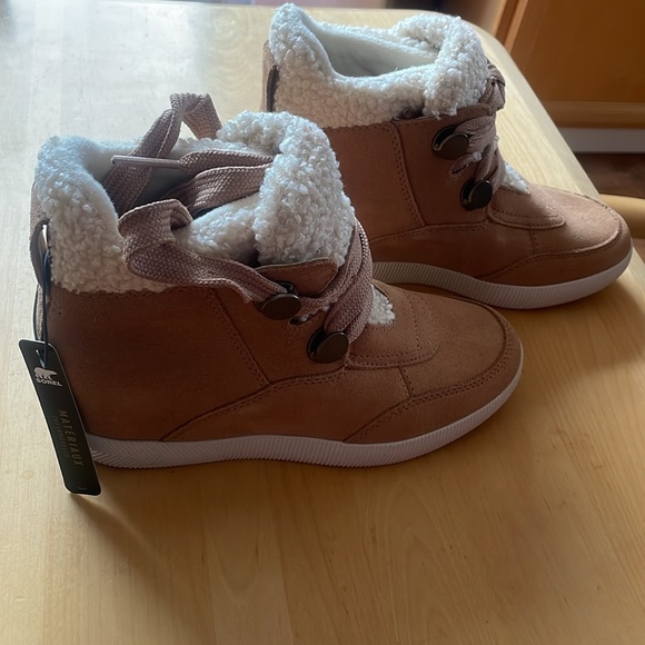Sorel Out N About Cozy Faux Shearling, Size 7-NEW - Picture 2 of 8